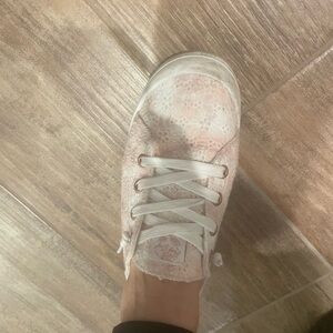 Roxy Light Pink & White Lace Sneakers